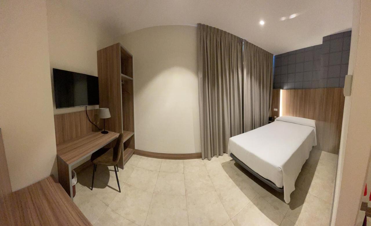 Hotel Camino Real Dueñas Dış mekan fotoğraf