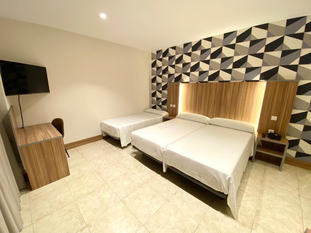 Hotel Camino Real Dueñas Dış mekan fotoğraf