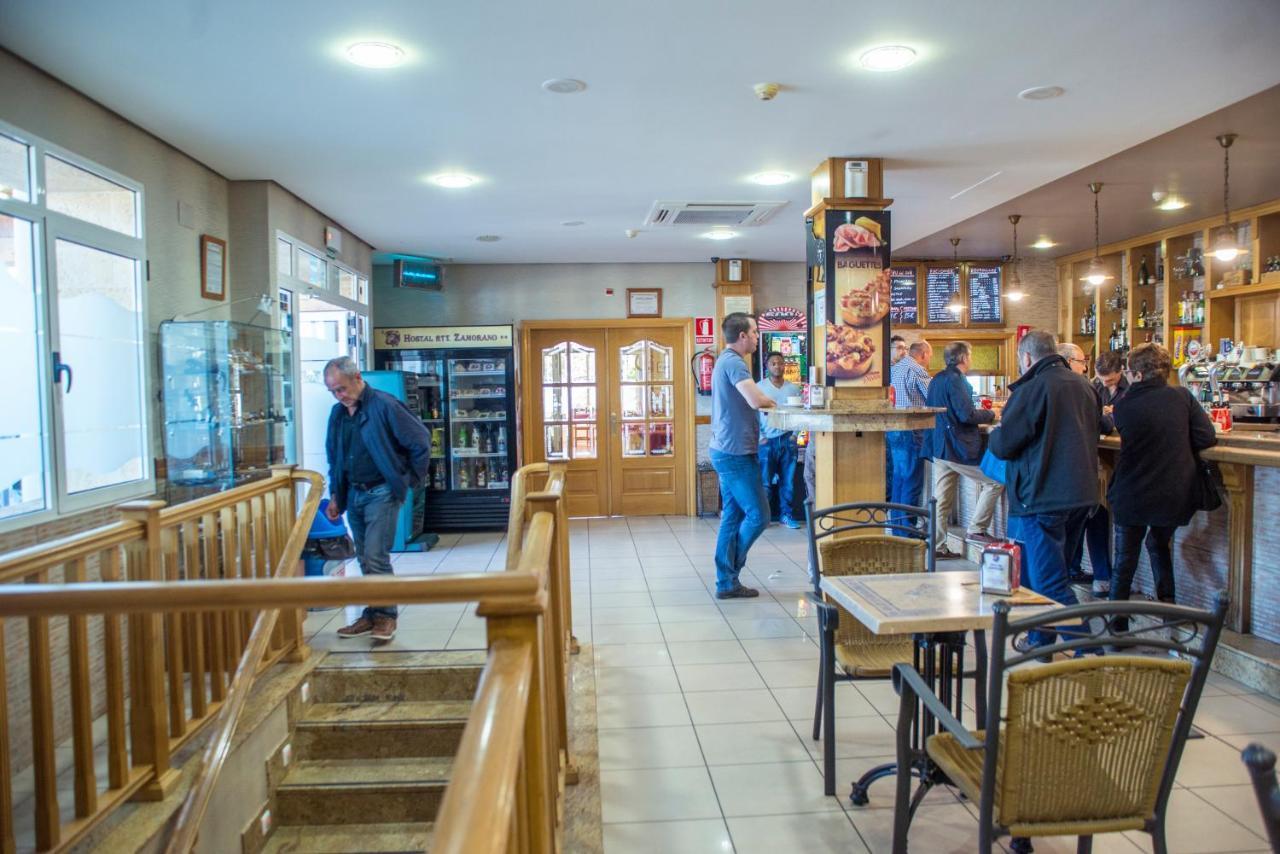 Hotel Camino Real Dueñas Dış mekan fotoğraf