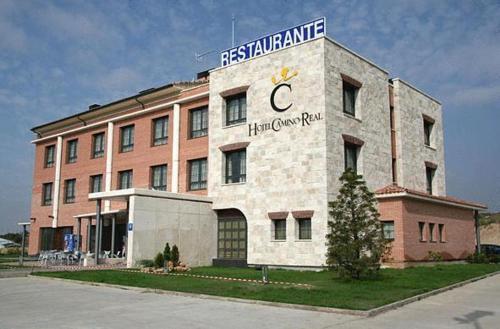 Hotel Camino Real Dueñas Dış mekan fotoğraf