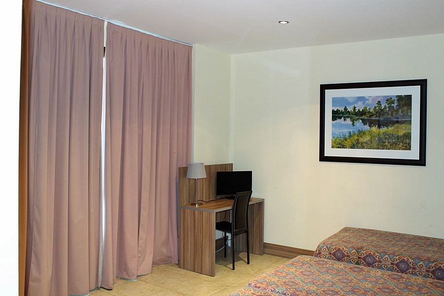 Hotel Camino Real Dueñas Dış mekan fotoğraf
