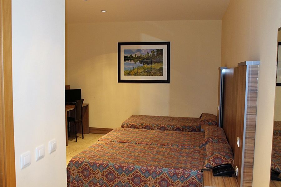 Hotel Camino Real Dueñas Dış mekan fotoğraf