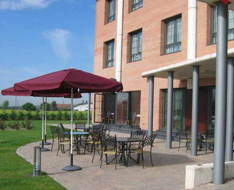 Hotel Camino Real Dueñas Dış mekan fotoğraf